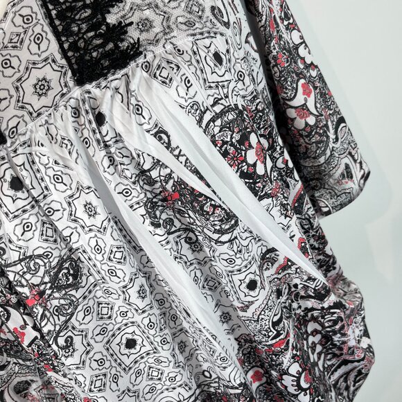 Live & Let Liv Boho Black & White Flutter Sleeve Blouse size PXL - Picture 3 of 5